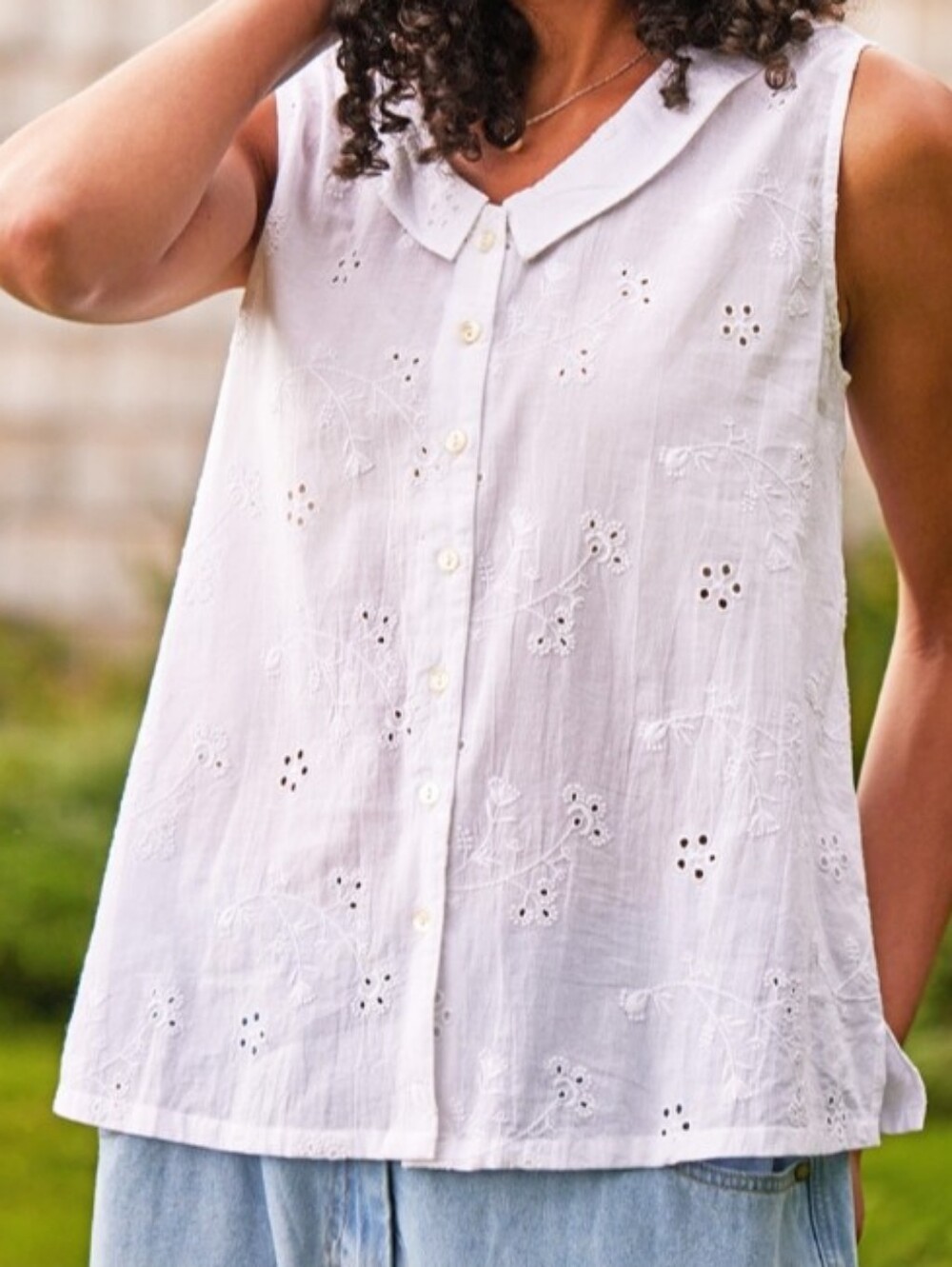 APRIL CORNELL WHITE EYELET SLEEVELESS BUTTON-DOWN EVERY DAY BLOUSE US S